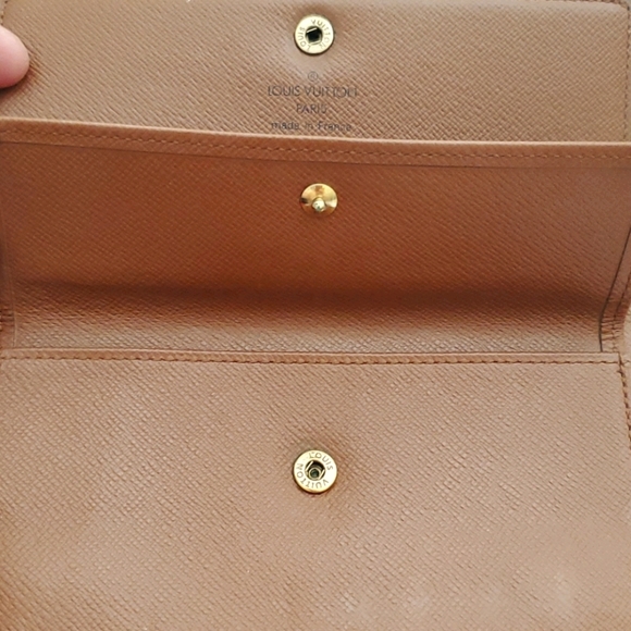 Louis Vuitton Midsize Wallet - Picture 6 of 17